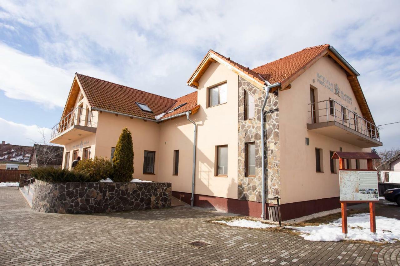 Camere De Inchiriat Hatuica Zewnętrze zdjęcie